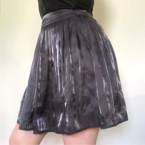 Silver Micro-pleated Mini Skirt - Picture 4 of 8